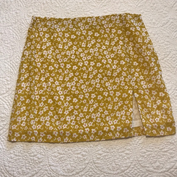 Princess Polly Dresses & Skirts - Princess poly skirt size 6